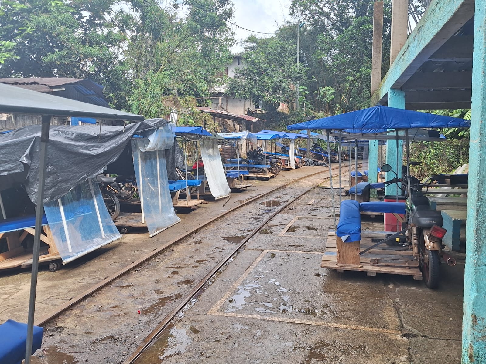 Las Brujitas - carros sobre rieles